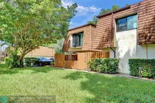 2070 SW 90th Ave, Davie, FL 33324 - Photo 2