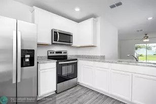 8725 98th Ct, Vero Beach, FL 32967 - Photo 6