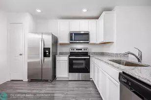 8725 98th Ct, Vero Beach, FL 32967 - Photo 4