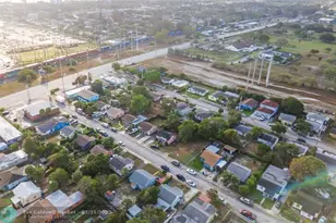 555 W 2nd St, Riviera Beach, FL 33404 - Photo 18