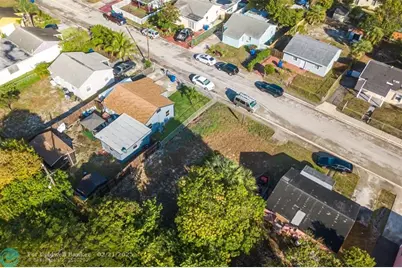 555 W 2nd St, Riviera Beach, FL 33404 - Photo 14