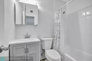 2741 NE 8th Ave, Wilton Manors, FL 33334 - Photo 8