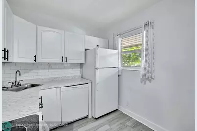 2741 NE 8th Ave, Unit #15, Wilton Manors, FL 33334 - Photo 2
