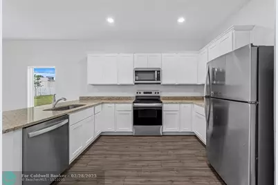 9316  104th Ave, Vero Beach, FL 32967 - Photo 8