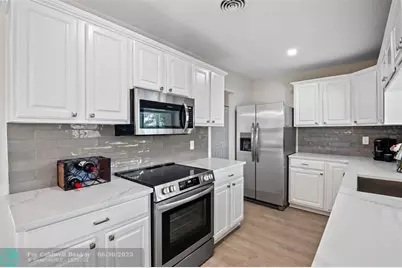1104 SE 7th Street, Deerfield Beach, FL 33441 - Photo 10