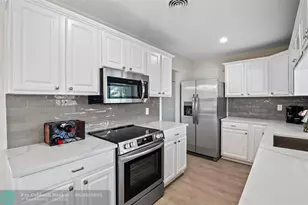 1104 SE 7th St, Deerfield Beach, FL 33441 - Photo 10