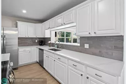 1104 SE 7th Street, Deerfield Beach, FL 33441 - Photo 12