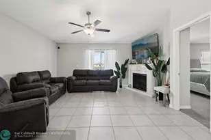 16621 Sunburst Lake St, Wimauma, FL 33598 - Photo 2