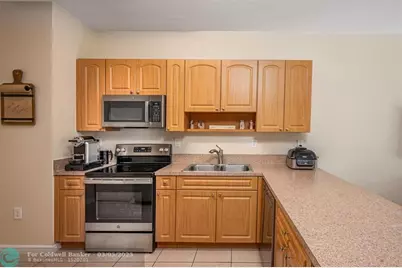 5048 SW 136th Ave, Miramar, FL 33027 - Photo 8