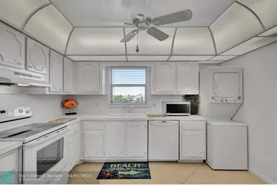 801  Lake Shore Dr, Unit #403, Lake Park, FL 33403 - Photo 12