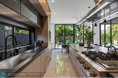 727 NE 17th Way, Fort Lauderdale, FL 33304 - Photo 32