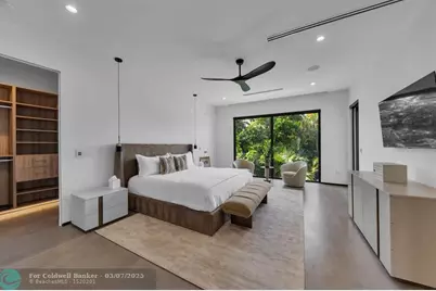 727 NE 17th Way, Fort Lauderdale, FL 33304 - Photo 8