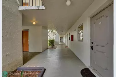 9440  Poinciana Pl, Unit #109, Davie, FL 33324 - Photo 2