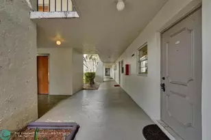 9440 Poinciana Pl, Davie, FL 33324 - Photo 2