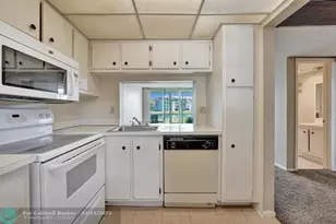 9440 Poinciana Pl, Davie, FL 33324 - Photo 8