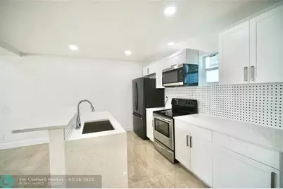 2205  A E Isaacs Ave, West Palm Beach, FL 33407 - Photo 4