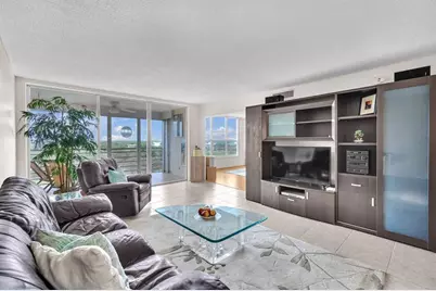 605  Oaks Dr, Unit #907, Pompano Beach, FL 33069 - Photo 2