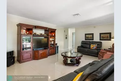 906 NW 83rd Dr, Coral Springs, FL 33071 - Photo 8