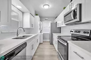 1925 NE 26th St, Wilton Manors, FL 33305 - Photo 10