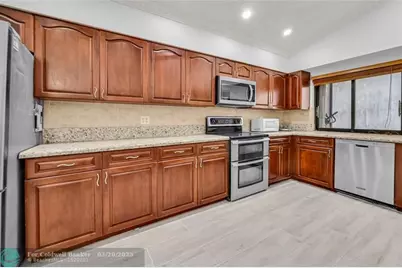 7619  Silver Woods Ct, Boca Raton, FL 33433 - Photo 14