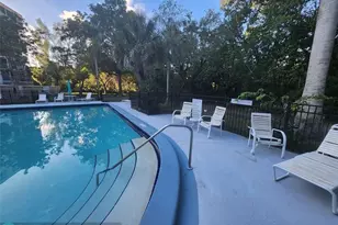 17890 W Dixie Hwy, North Miami Beach, FL 33160 - Photo 14