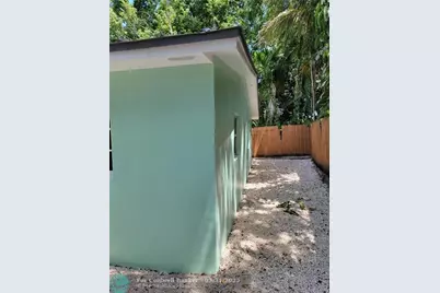 1010 NW 3rd Ave, Hallandale Beach, FL 33009 - Photo 4