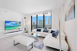 31 SE 6th St, Miami, FL 33131 - Photo 2