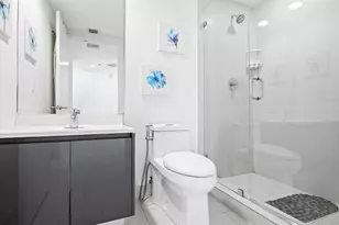 31 SE 6th St, Miami, FL 33131 - Photo 10