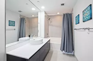 31 SE 6th St, Miami, FL 33131 - Photo 8