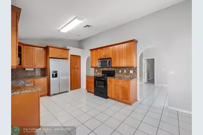 17646  10th St., Pembroke Pines, FL 33029 - Photo 4