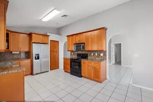 17646 10th St, Pembroke Pines, FL 33029 - Photo 4