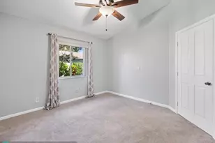 17646 10th St, Pembroke Pines, FL 33029 - Photo 14