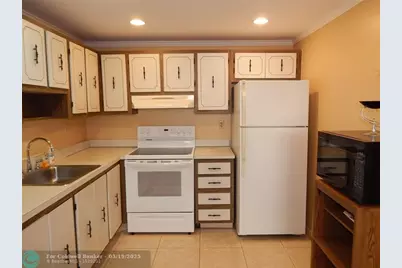 393  Capri I, Unit #393, Delray Beach, FL 33484 - Photo 10