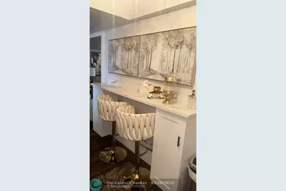 2425  Presidential Way, Unit #705, West Palm Beach, FL 33401 - Photo 10