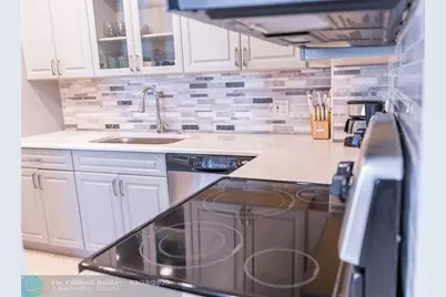 401  Golden Isles Dr, Unit #412, Hallandale Beach, FL 33009 - Photo 12