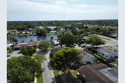 11420 NW 18th St, Pembroke Pines, FL 33026 - Photo 16