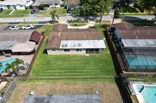 11420 NW 18th St, Pembroke Pines, FL 33026 - Photo 18