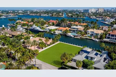2455  Del Lago Dr, Fort Lauderdale, FL 33316 - Photo 2