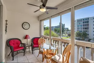 1001 NE 14th Ave, Hallandale Beach, FL 33009 - Photo 14