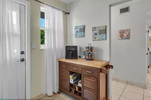 1001 NE 14th Ave, Hallandale Beach, FL 33009 - Photo 8