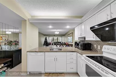 6109  Balboa Cir, Unit #305, Boca Raton, FL 33433 - Photo 4