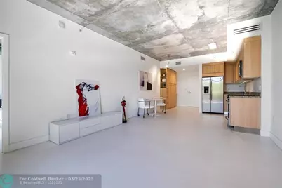 2001  Meridian Ave, Unit #318, Miami Beach, FL 33139 - Photo 14