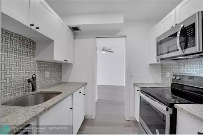 301  Croton Ave, Unit #302, Lantana, FL 33462 - Photo 2