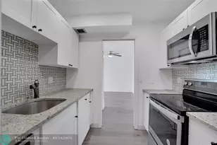 301 Croton Ave, Lantana, FL 33462 - Photo 2