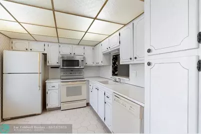 421 NE 14th Ave, Unit #302, Hallandale Beach, FL 33009 - Photo 4