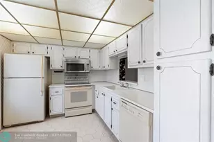 421 NE 14th Ave, Hallandale Beach, FL 33009 - Photo 4