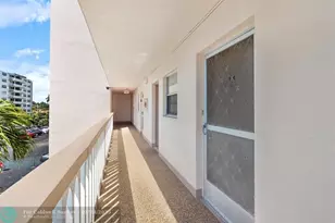 421 NE 14th Ave, Hallandale Beach, FL 33009 - Photo 2