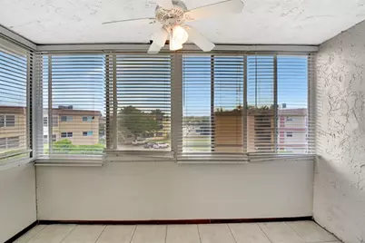 715  Lori Dr, Unit #315, Palm Springs, FL 33461 - Photo 8