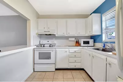 715  Lori Dr, Unit #315, Palm Springs, FL 33461 - Photo 16