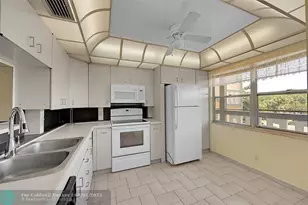 2901 Victoria Cir, Coconut Creek, FL 33066 - Photo 8